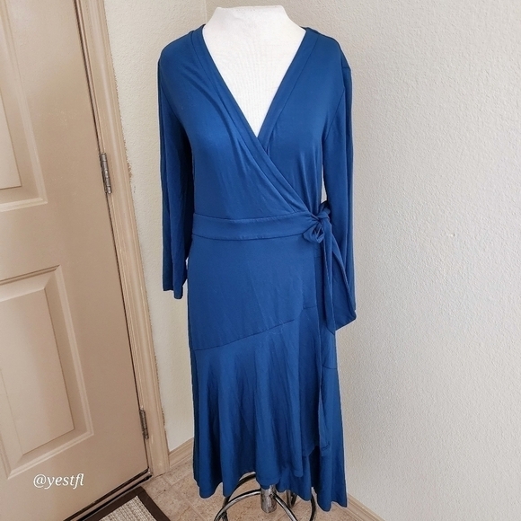 NWT Lilly Pulitzer Rozaline wrap dress in inky navy color size M - Picture 8 of 8